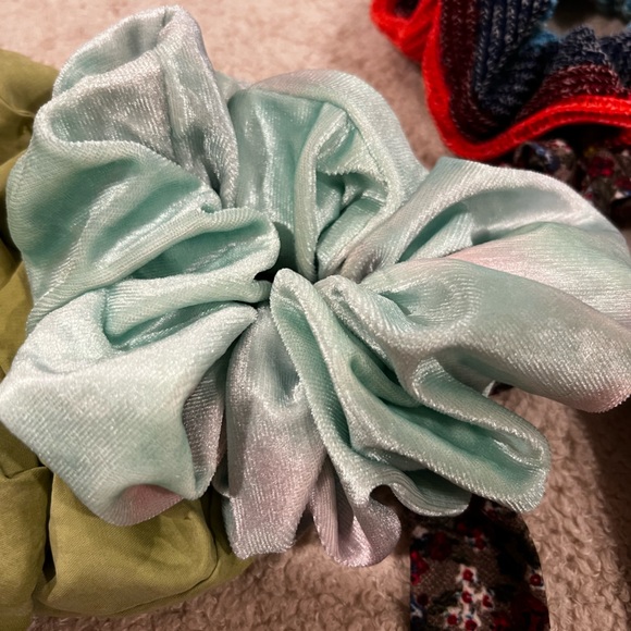 Free People Scrunchie Bundle - Picture 3 of 5